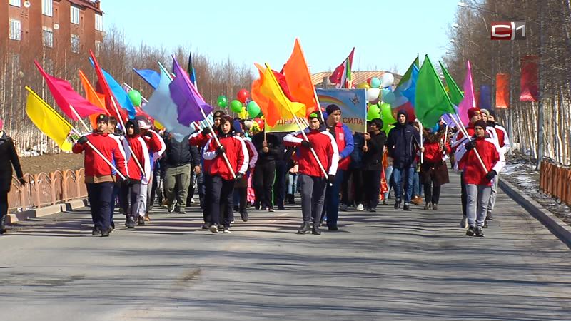 Сургутский район отпраздновал Первомай демонстрацией в Лянторе. ВИДЕО