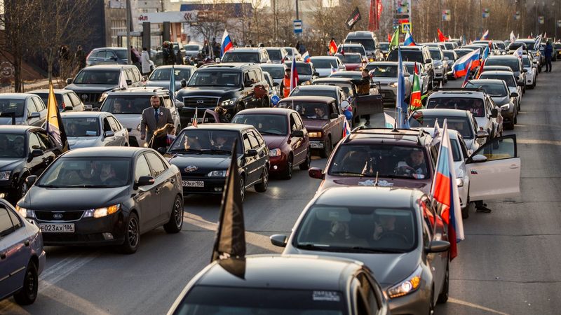 Около 400 автомобилей и мотоциклов сопровождали «Свечу Памяти» по улицам Сургута