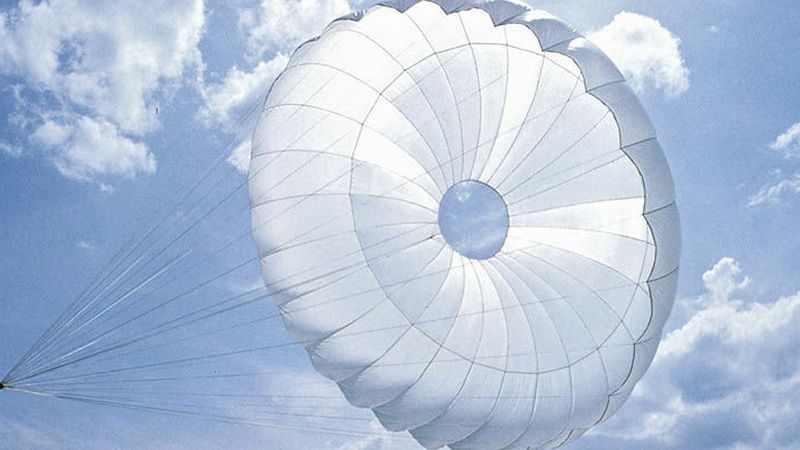  В Югре скончался парашютист, разбившийся вместе с ученицей при прыжке в тандеме  