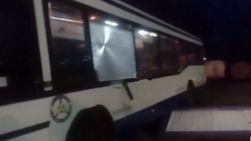 Под Нефтеюганском рейсовый автобус попал в ДТП из-за пьяного пассажира. ВИДЕО