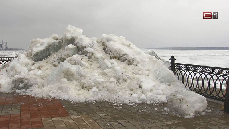 В Сургуте починили разрушенную ледоходом набережную
