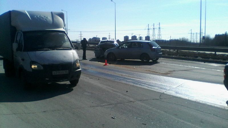 В Сургуте в результате массового ДТП на Аэрофлотской пострадал человек. ФОТО