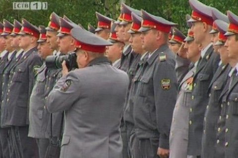 Автоинспектор должен уметь оказать помощь во время ядерной войны и знать гимн