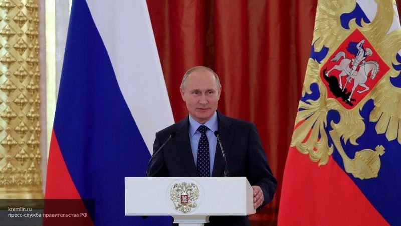 Президент России подписал закон об ответных санкциях против США и их союзников