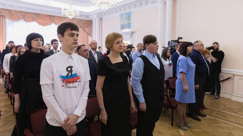 «Югра — это мы»: Наталья Комарова вручила десятки государственных наград