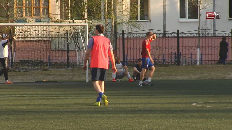  Футбольные фанаты  из Югры от года до «серебряного возраста» готовятся к ЧМ-2018