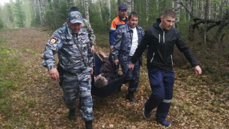 В Югре пенсионер, пропавший несколько дней назад, найден в лесу живым