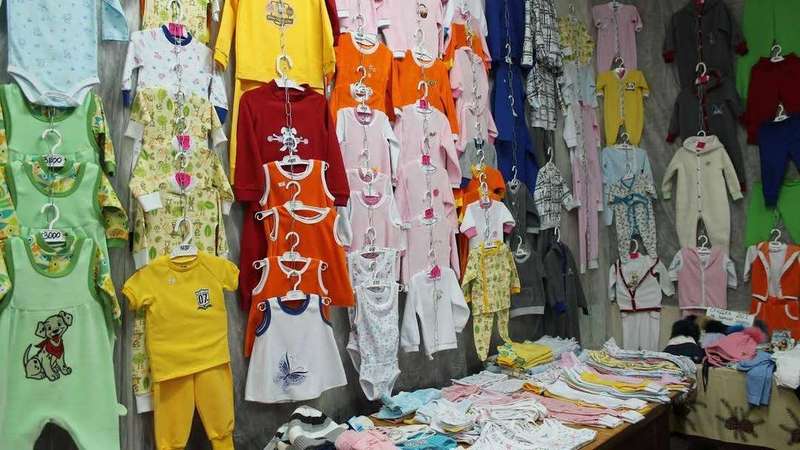 В Югре взялись за торговцев детской одеждой сомнительного качества