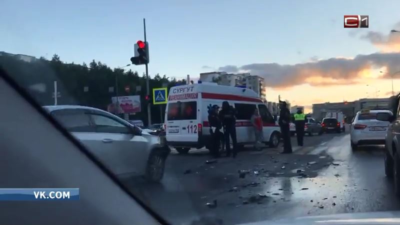 В Сургуте произошла авария с тремя пострадавшими