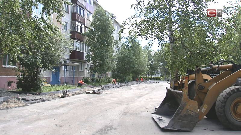 Власти Сургута обещают завершить благоустройство 14 дворов к концу августа