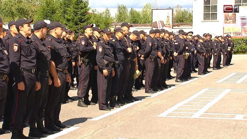 Сургутские полицейские вернулись со службы из городов мундиаля