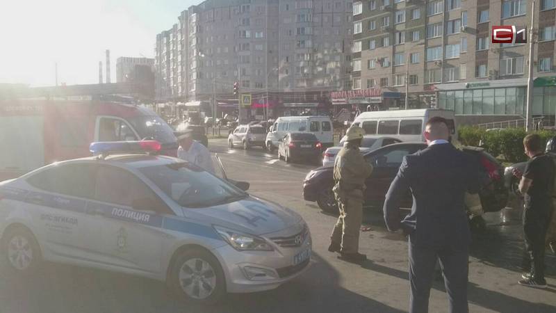 В Сургуте в ДТП с автомобилем и мотоциклом пострадал человек. ВИДЕО