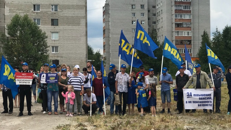 Митинг ЛДПР в Сургуте собрал около 200 горожан