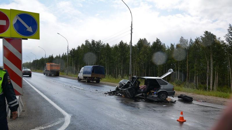  В аварии с грузовиком на трассе Сургут-Нижневартовск погиб человек. ФОТО