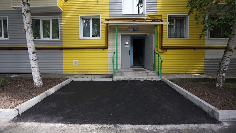 Благоустраивать вместе. Глава Сургута вместе с жильцами домов оценил качество ремонта дворов