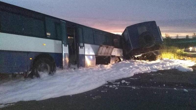 Смертельное ДТП близ Сургута: пассажирский автобус врезался в грузовик