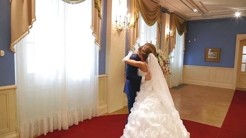 Молодожёнов в России могут обязать заключать брачный контракт: что думают сургутские влюбленные? 