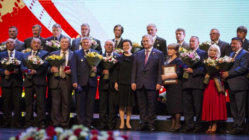 Наталья Комарова поздравила работников «Сургутнефтегаза» с праздником