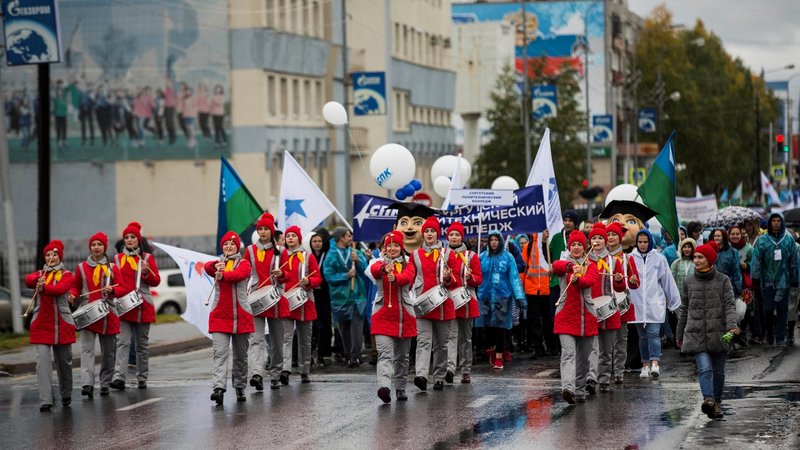 Больше четырех тысяч студентов со всей Югры прошли парадом по Сургуту