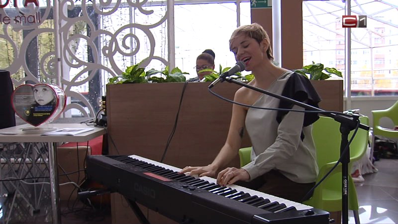  В Сургуте в поддержку больного ребенка прошел благотворительный концерт