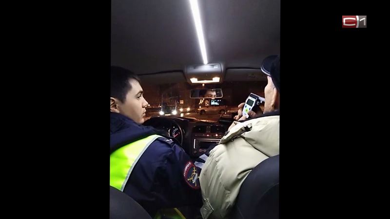 В Югре пьяный водитель сбил на обочине женщину с ребенком