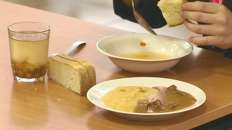 Роспотребнадзор нашел нарушения в организации питания детей в Югре