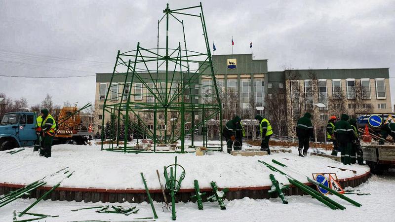 В Сургуте в этом году установят 7 городских новогодних ёлок