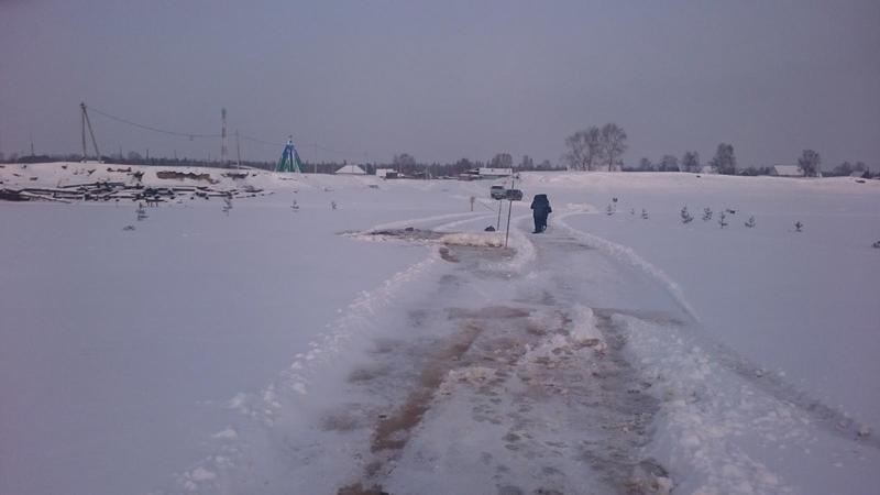 В Югре трактор провалился под лед. Ведутся поиски водителя