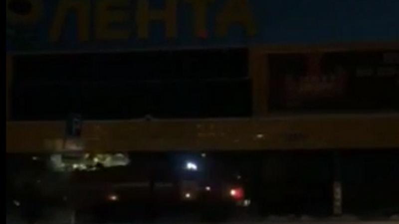 «Мы бросили тележки – и на выход». В гипермаркете «Лента» в Сургуте срочная эвакуация из-за угрозы пожара. ВИДЕО