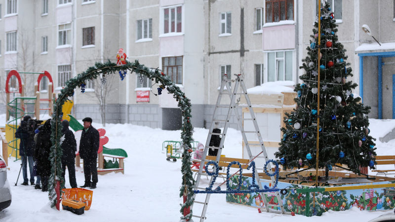В Сургуте к Новому году украсят около 80 дворов