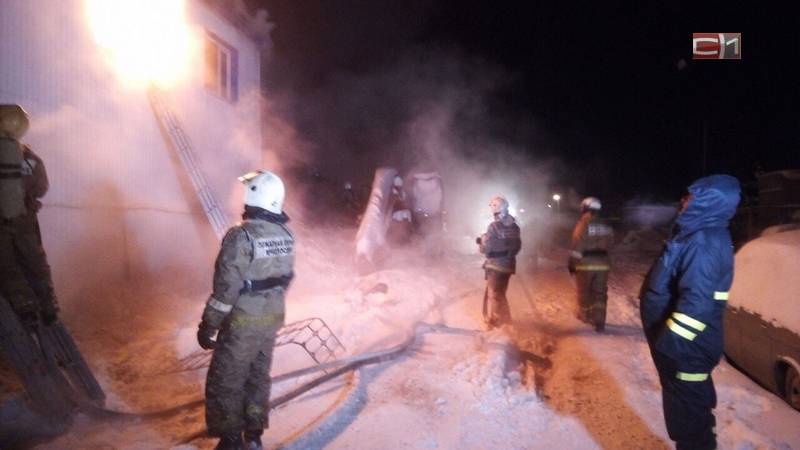 Спасатели продолжают работать на месте пожара в посёлке Таёжный. ВИДЕО