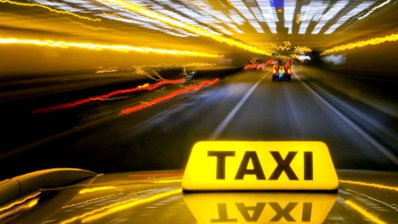 Водителям без российского гражданства хотят запретить работать в такси