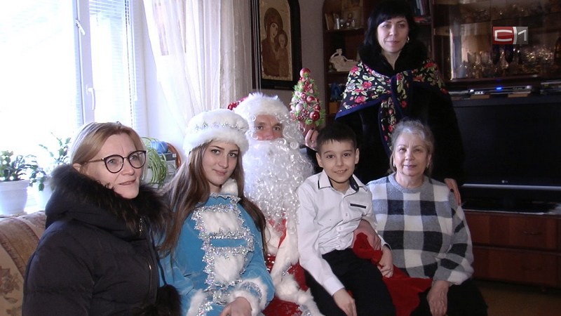 Новый год с доставкой на дом. Коммерсанты Сургутского района поздравили детей