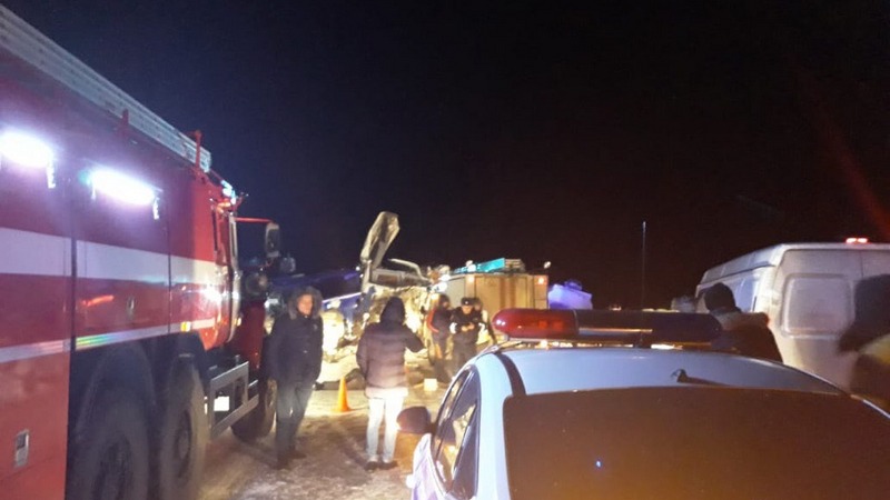 СРОЧНО! В Югре в ДТП с грузовиком и вахтовым автобусом погибли и пострадали несколько человек