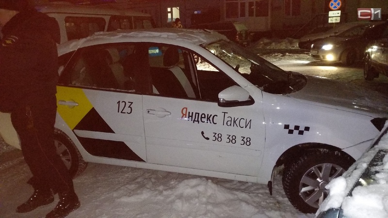 Лучше пешочком. Неадекватный водитель «Яндекс Такси» протаранил несколько машин и одну патрульную. ФОТО