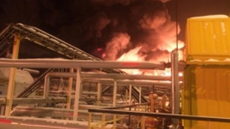 Крупный пожар на месторождении нефти в Югре. Огнем охвачено 300 кв. м