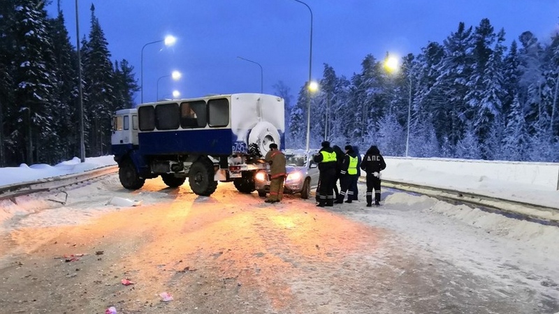 Смертельное ДТП на трассе Сургут-Нижневартовск с участием трех машин