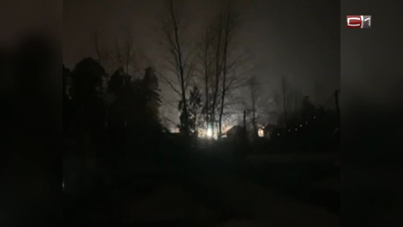 Темно и холодно. Авария на подстанции вынудила сургутских дачников покинуть дома