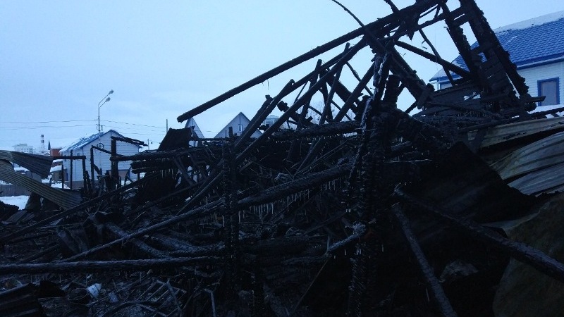 Пожар в жилом доме Ханты-Мансийска: на месте пепелища обнаружено тело женщины