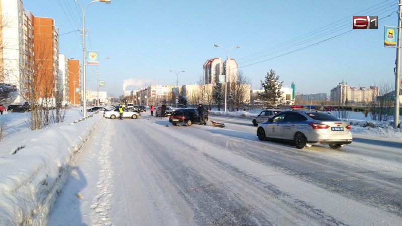 Тройное ДТП в Сургуте: один из пассажиров оказался в больнице