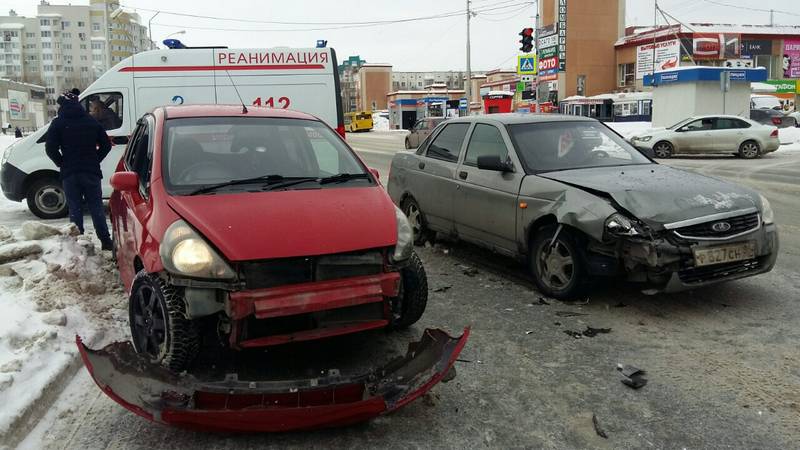 В Сургуте столкнулись две машины. Один из водителей госпитализирован
