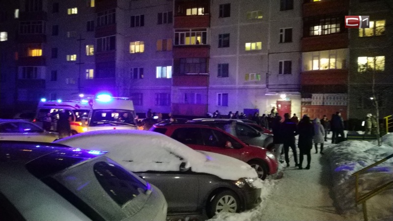 Горящий щиток в подъезде вынудил эвакуироваться полсотни сургутян