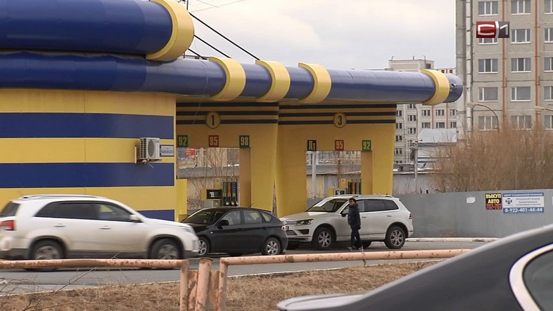 Правительство России вновь заморозило цены на топливо