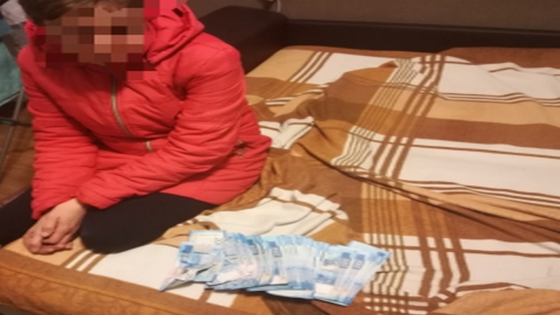 Потратить не успела: полицейские задержали сургутянку, укравшую 100 тысяч рублей у знакомого