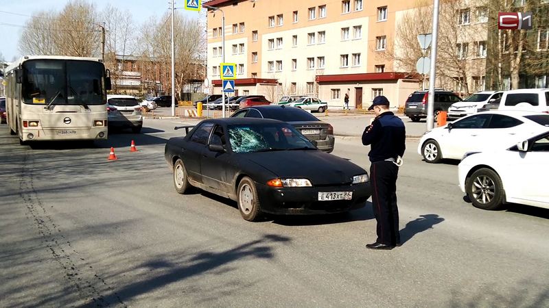 В Сургуте Nissan сбил пешехода. Молодой человек госпитализирован в тяжелом состоянии