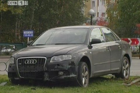 В Сургуте «Audi A4» снес ограждение, вылетев с дороги