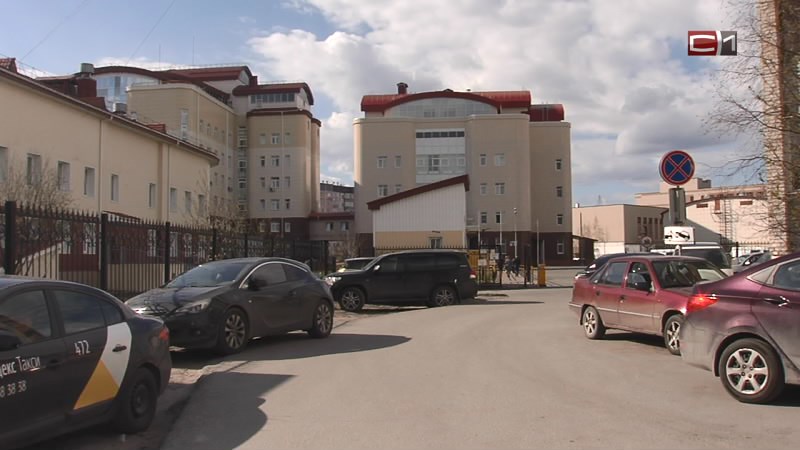 Газон vs стоянка: когда в Сургуте будет хватать парковочных мест у больниц?