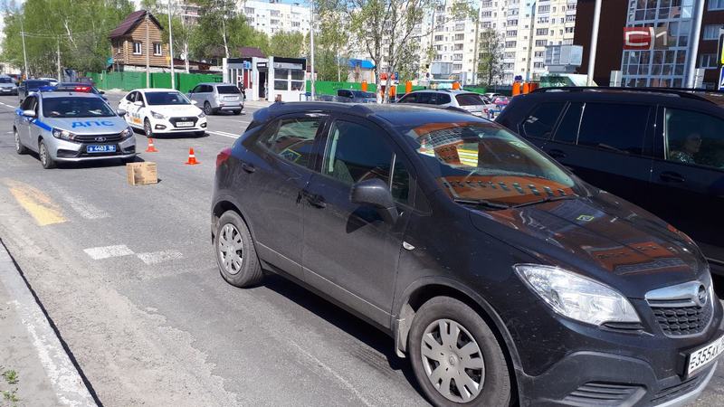 В Сургуте водитель иномарки сбил 10-летнюю девочку на пешеходном переходе