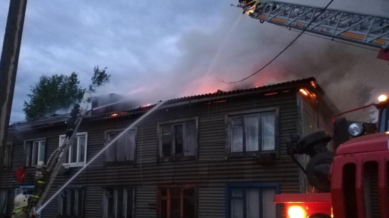 Крупный пожар жилого дома в Югре: из огня спасены 10 человек