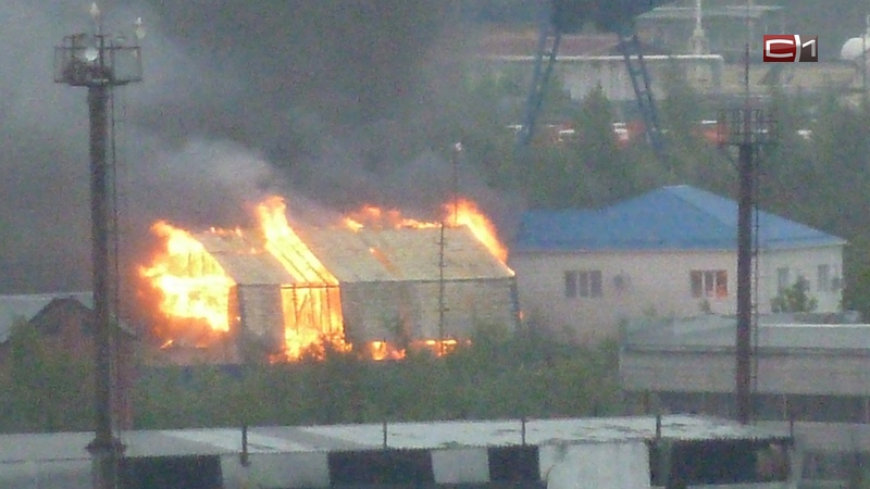 Пожар в Сургутском районе полностью уничтожил здание столовой